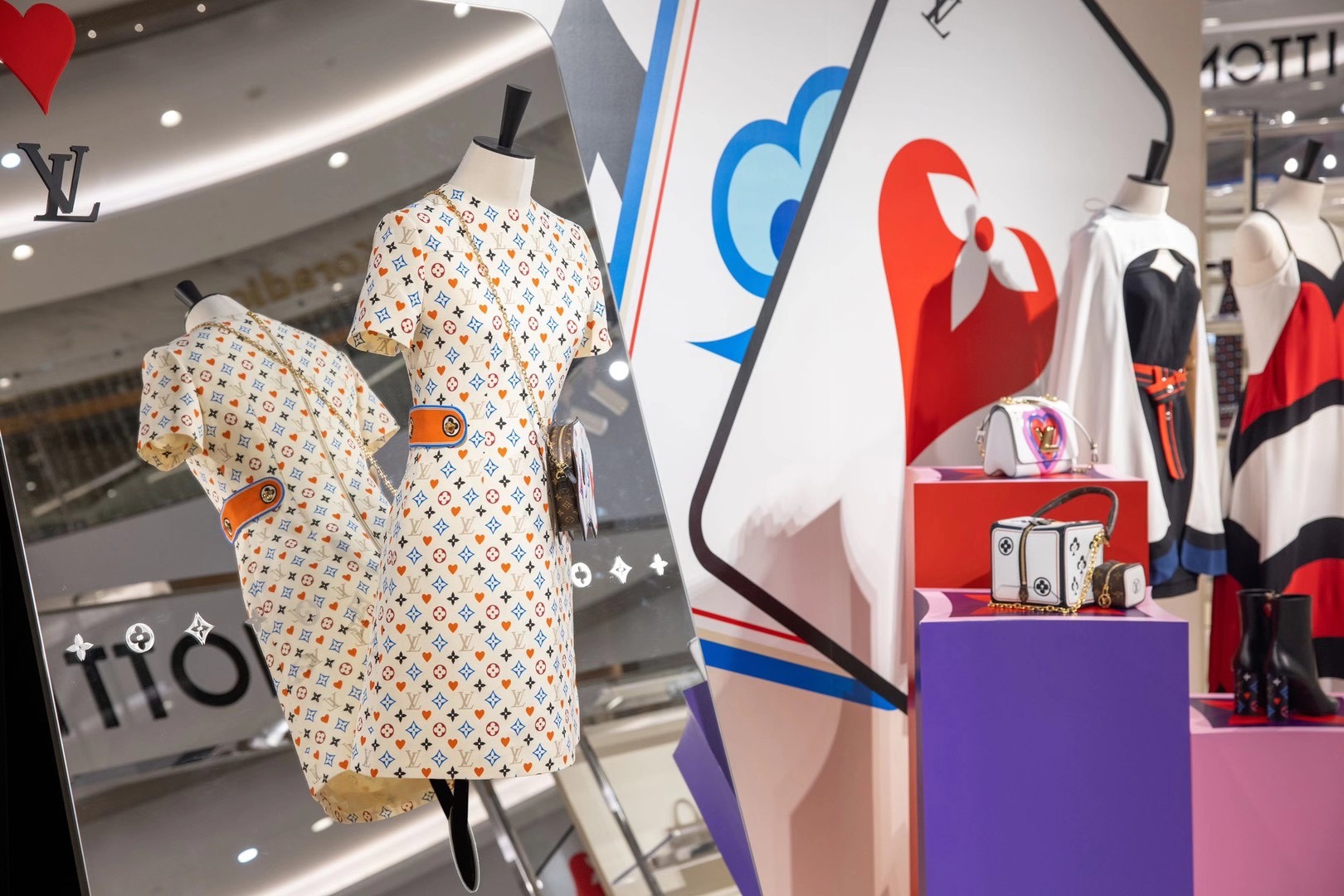 LOUIS VUITTON LAUNCHES A NEW SUMMER POP-IN IN ITS KNOKKE STORE - Numéro  Netherlands