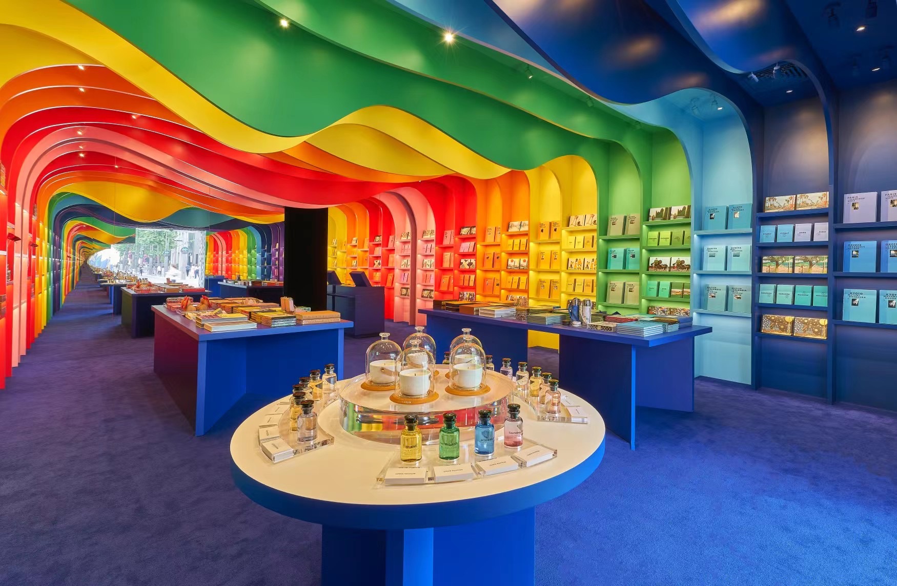 Louis Vuitton LV DREAM Exhibition Tour, Yayoi Kusama, LVCafe & Chocolate  Shop