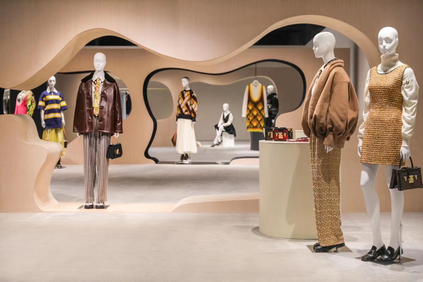 Louis Vuitton FW22 Women’s Large Scale Showroom August Dalian Chengdu