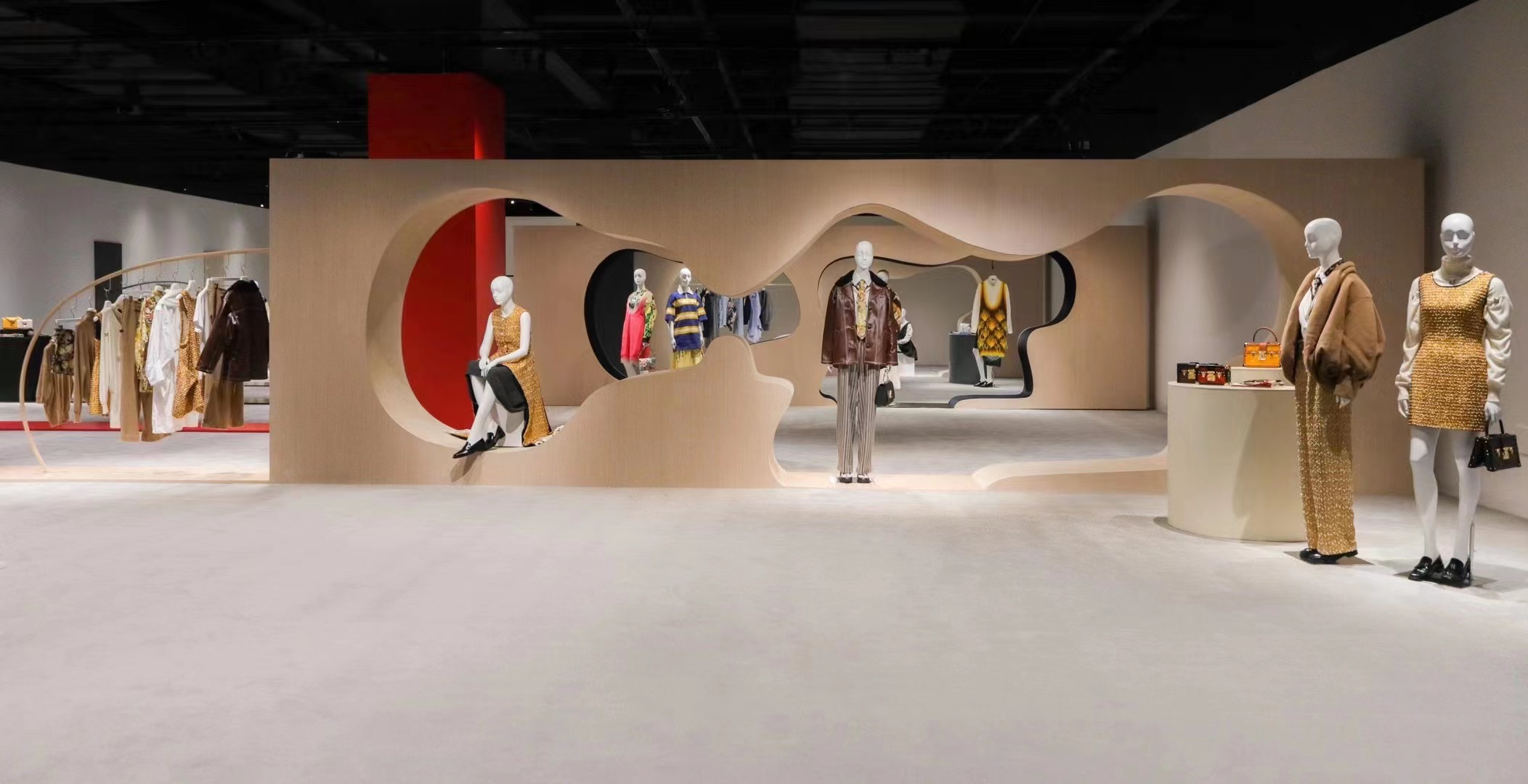 Louis Vuitton FW22 Women's Large Scale Showroom