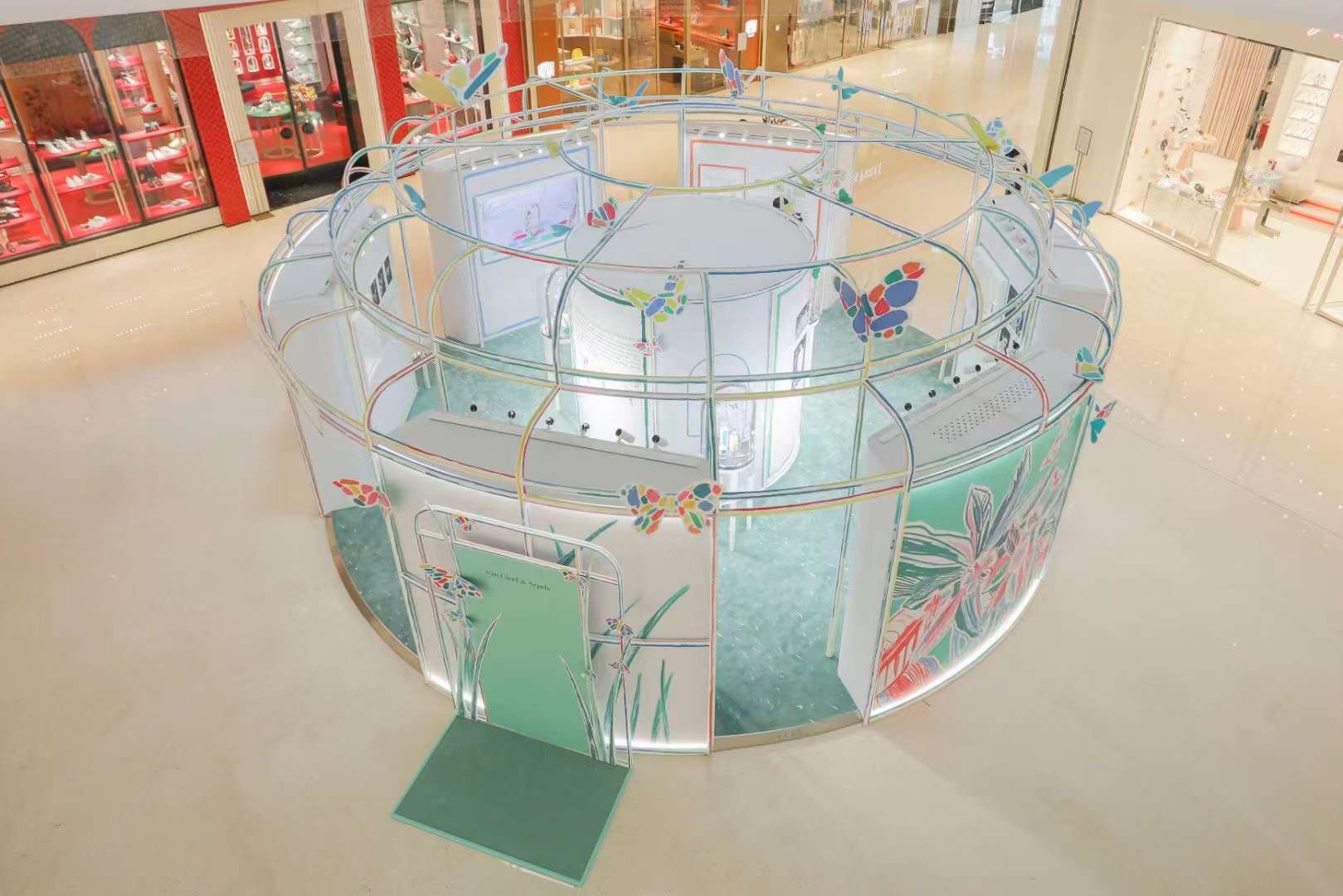 Van Cleef Spring Pop-up