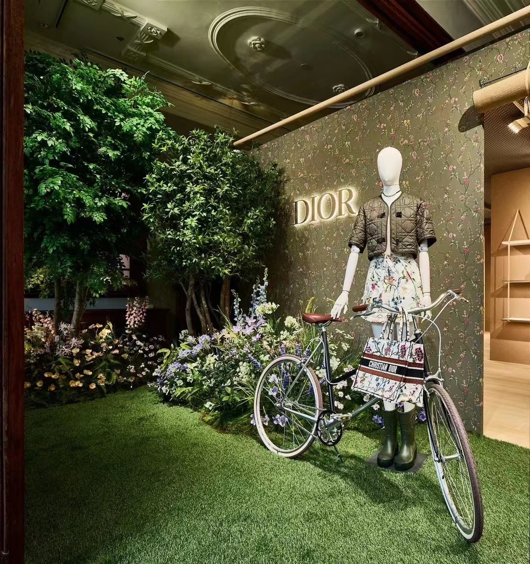 Dior SS23 Summer Pop-up Mar 2 – Apr 2023 Chengdu Shanghai