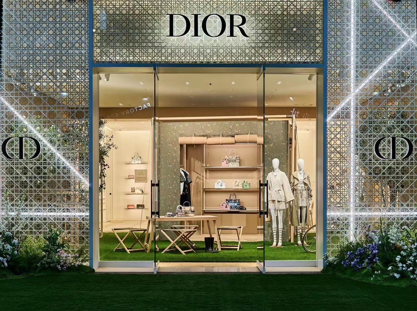 Dior SS23 Summer Pop-up Mar 2 – Apr 2023 Chengdu Shanghai