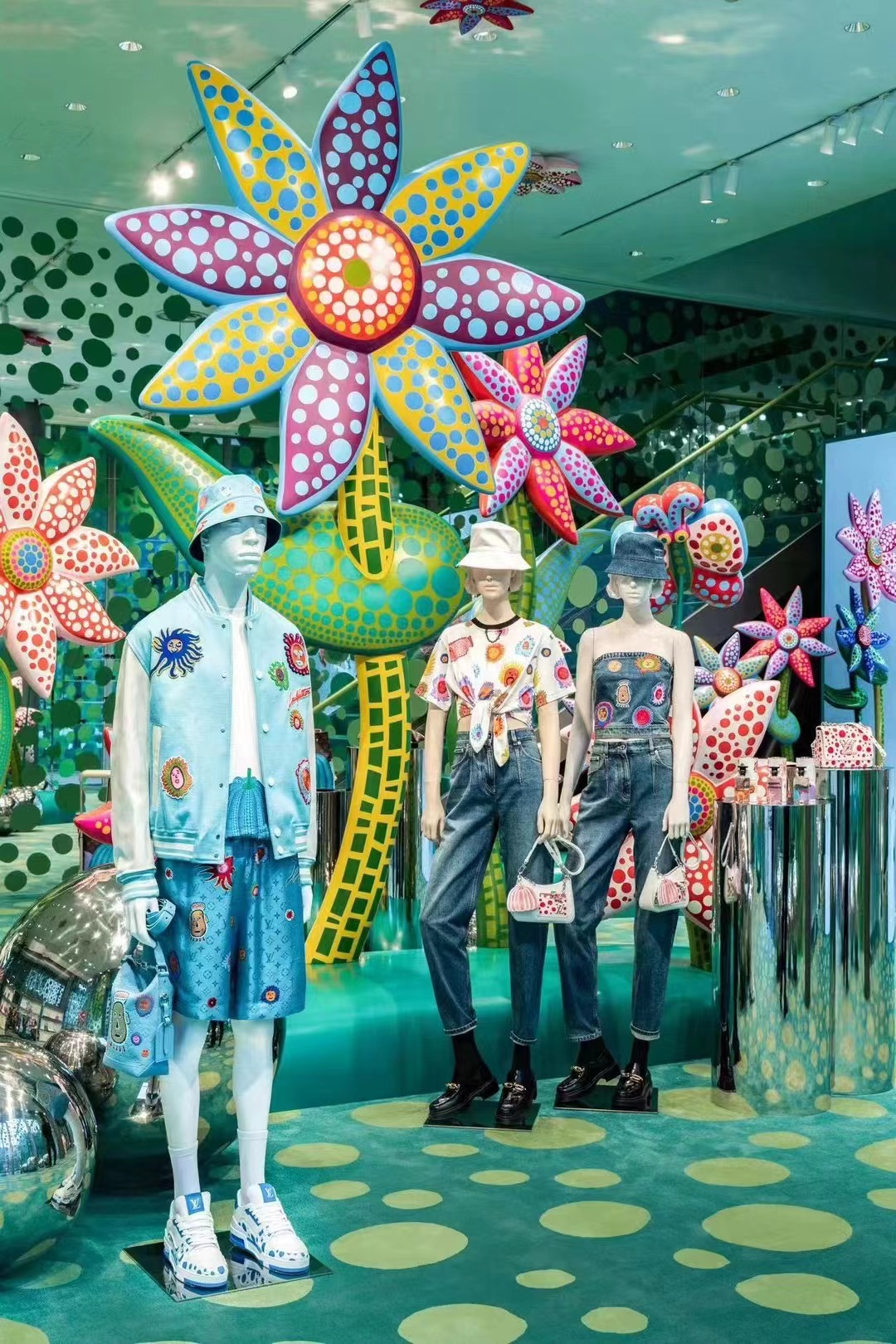 The Louis Vuitton x Yayoi Kusama pop-up in Harajuku looks like an art  exhibition