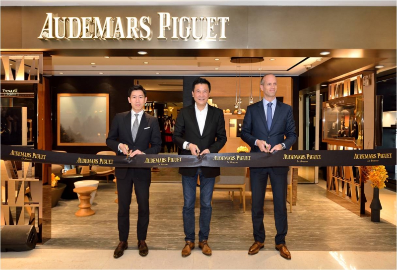 Audemars Piguet - Royal Oak Yellow Gold Exhibition