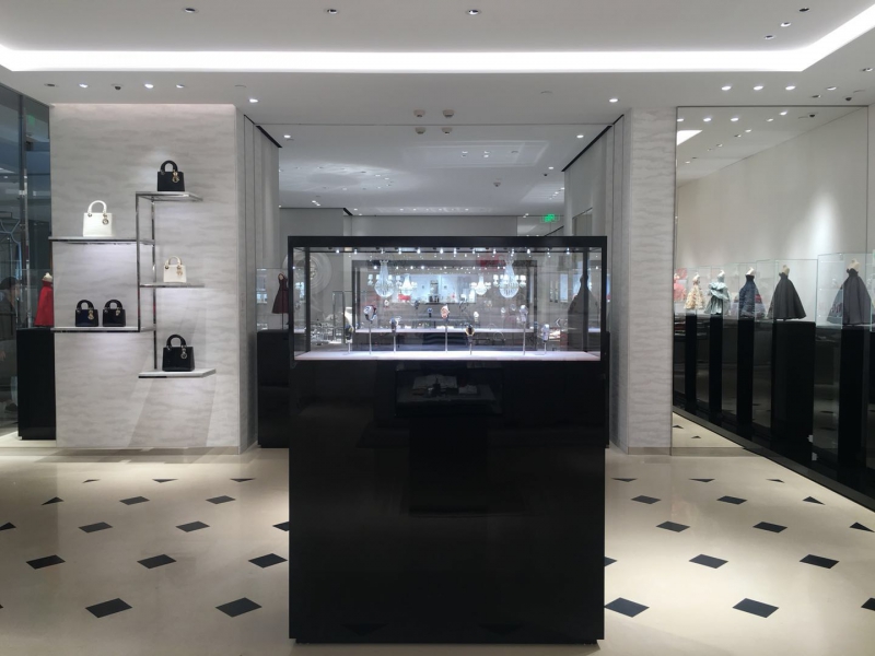 Dior - Woman Fashion Pop Up