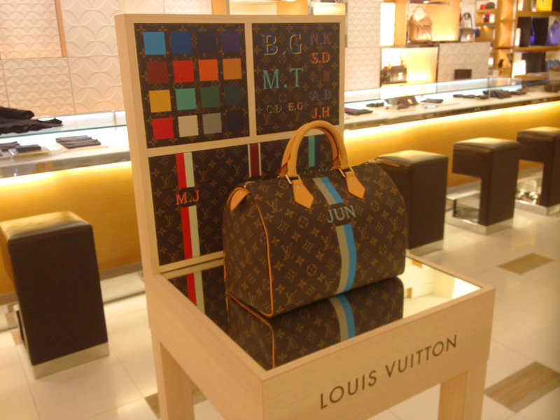 Louis Vuitton - Display Kit Personalization